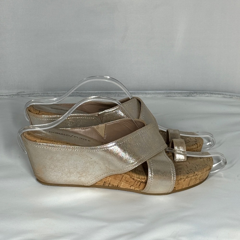 Donald J Pliner Gyer Metallic Gold Leather Wedge Sandals Women's 10M